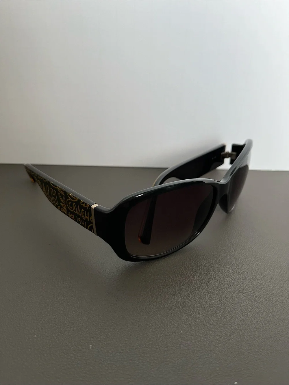 COACH Black Frame Sunglasses with Brown Gradient Lenses w/Case